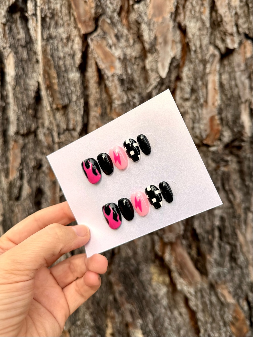 Pink Riot Press-On nails - Picture 3 of 3